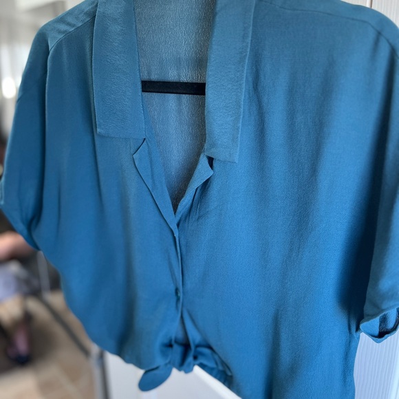 Aritzia WILFRED FREE⎮The Tie-Front Blouse⎮cropped button front⎮dark teal blue⎮S - Picture 7 of 16